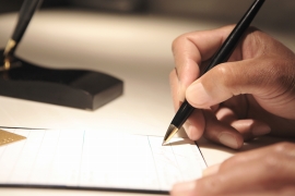 工期が予定外に長くなることも考えられます。そのため厳密な期日を設定した契約はいたしません