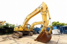 決定した機械の整備・メンテナンス、ドライバーと輸送用トラックの準備などを進めます。最適な機械が最寄りの支店にない場合、ほかの支店から取り寄せる場合もございます。